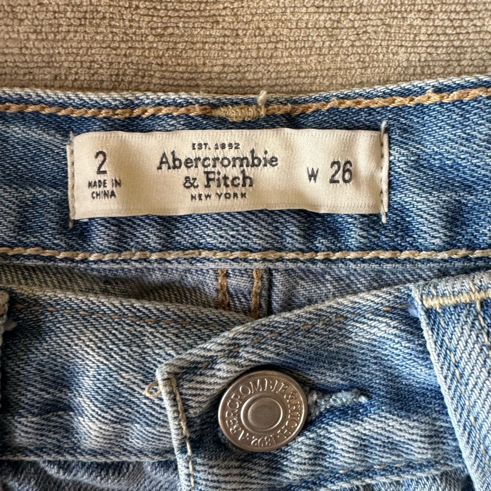 Abercrombie & Fitch High Rise Distressed Denim Shorts 26 Light Wash Cutoff - Picture 5 of 9